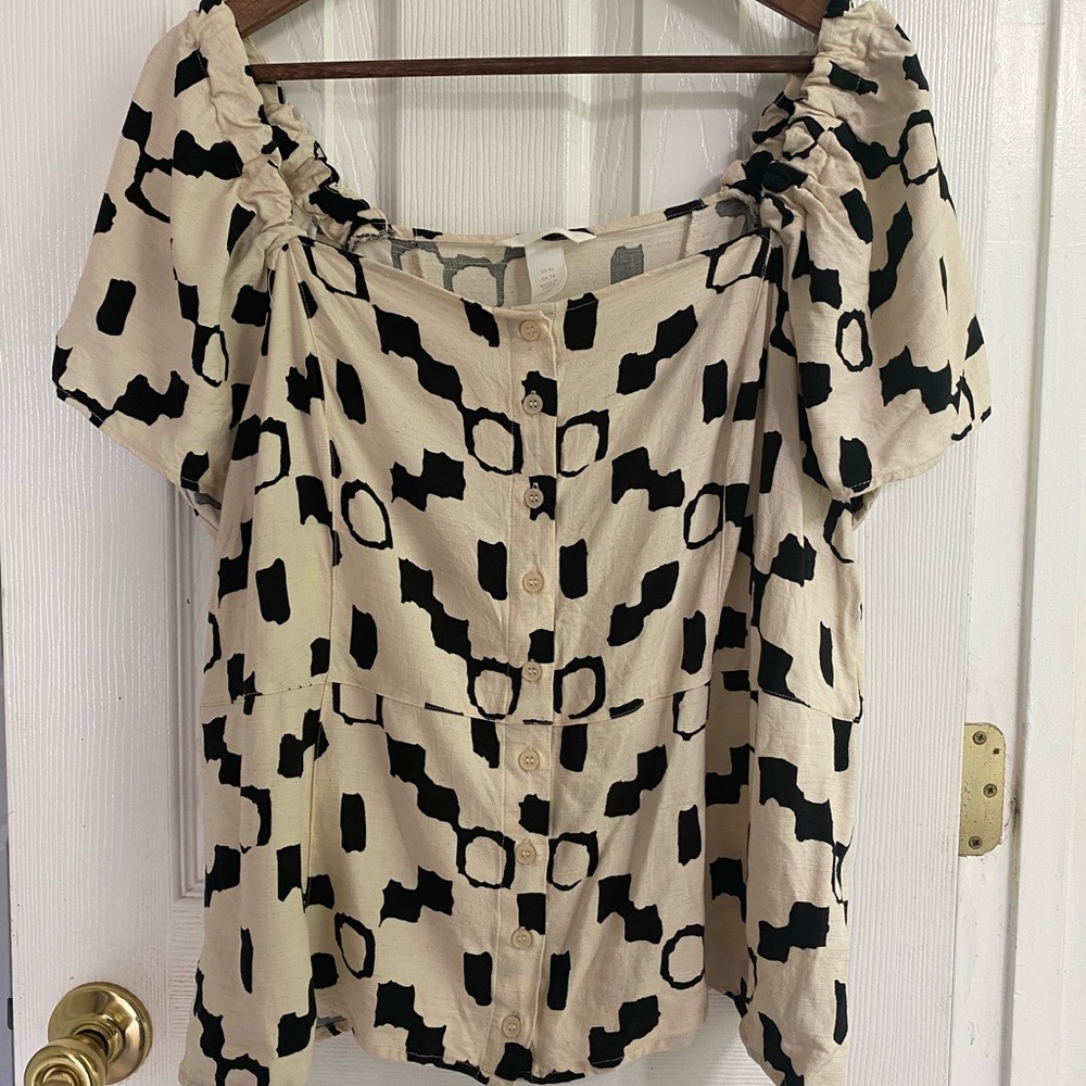 Like New H&M Top Geometric Pattern Black Cream XL